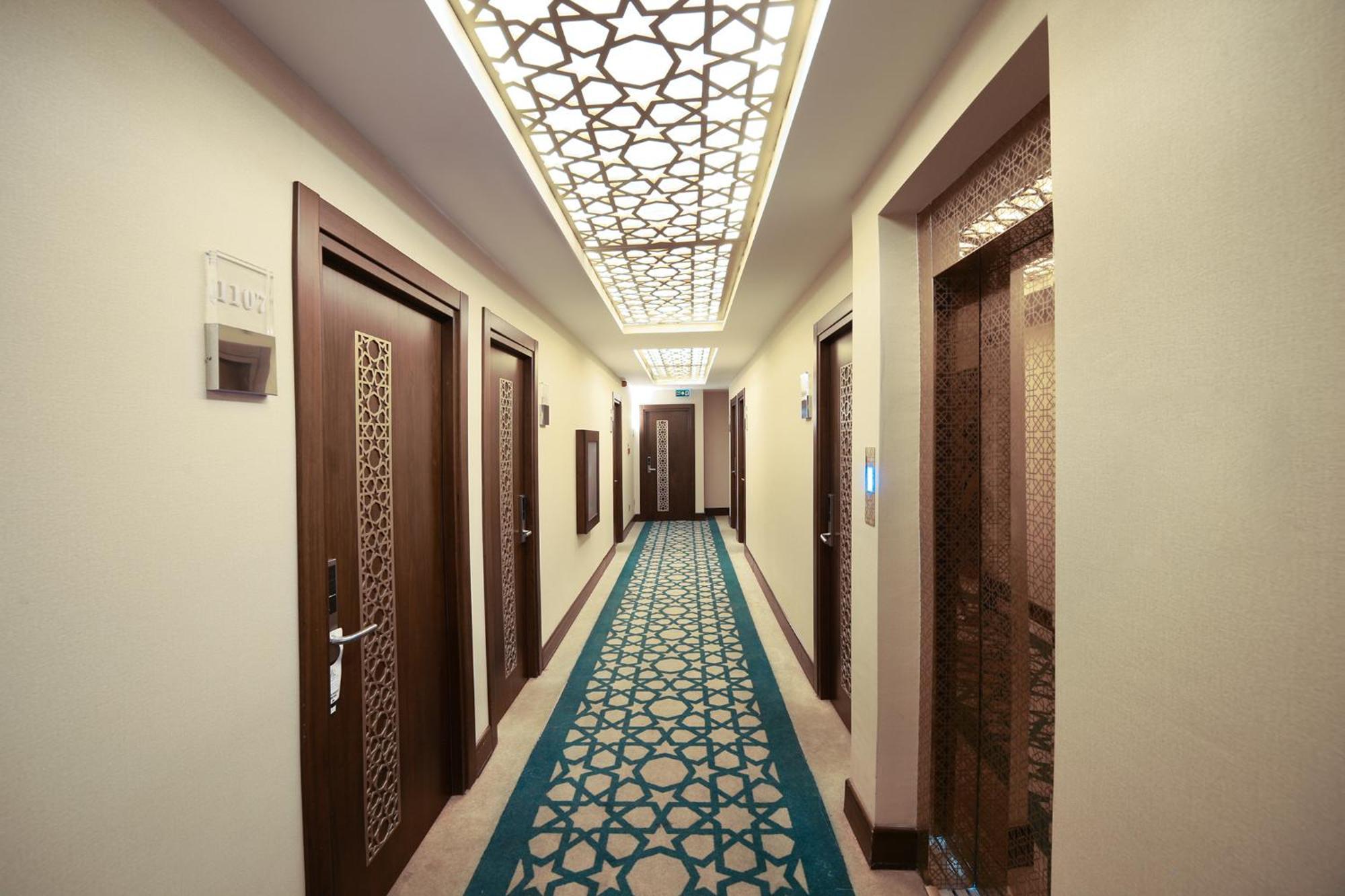 Great Fortune Hotel & Spa Стамбул Экстерьер фото A corridor in a hotel