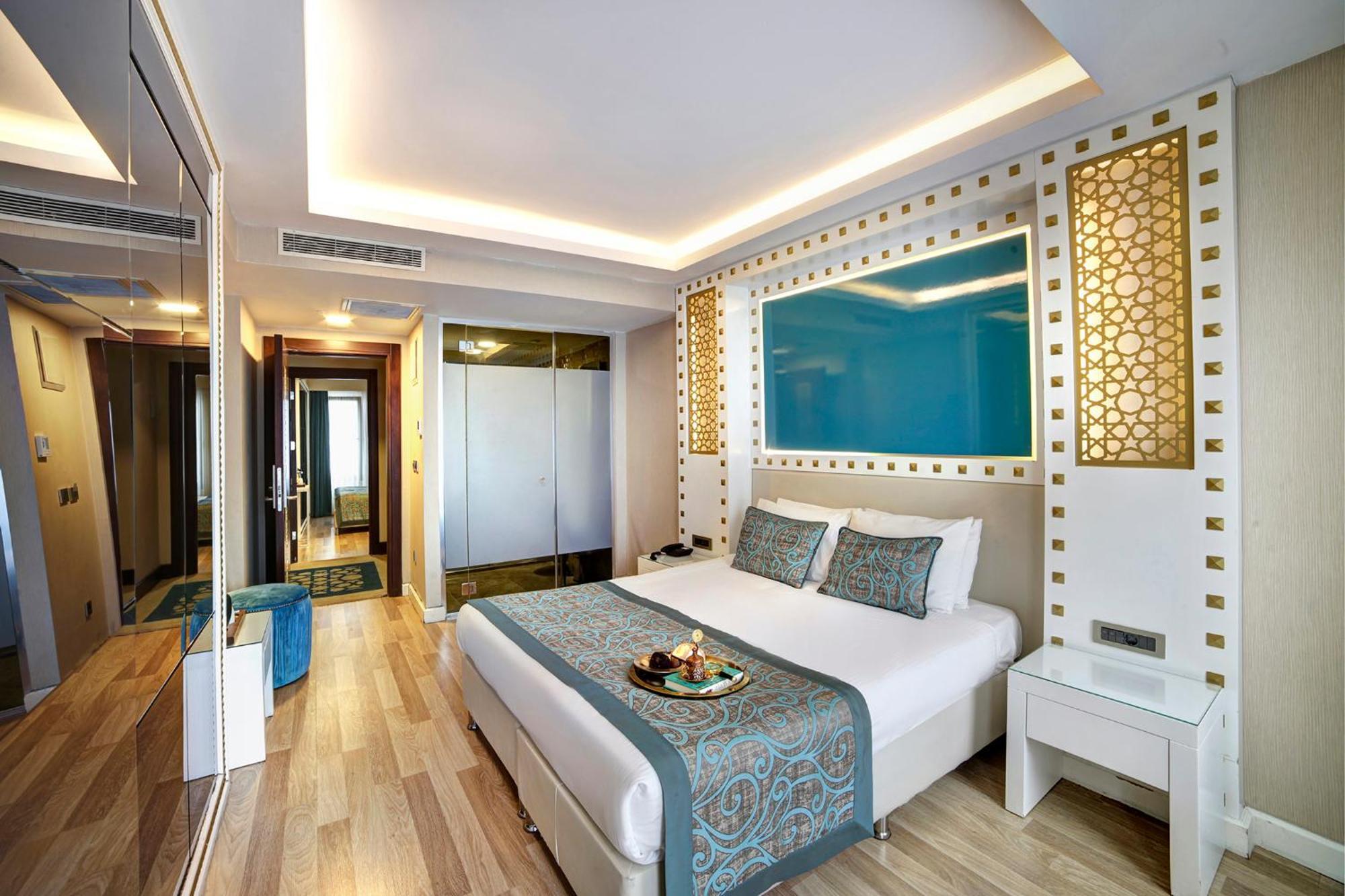 Great Fortune Hotel & Spa Стамбул Экстерьер фото A room at the hotel